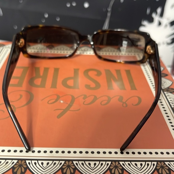 Salvatore Ferragamo Luxury Tortoiseshell Sunglasses - Picture 8 of 8